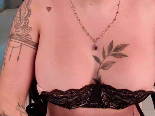 LisaMonroe webcam