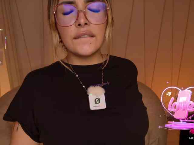 LisaMonroe webcam
