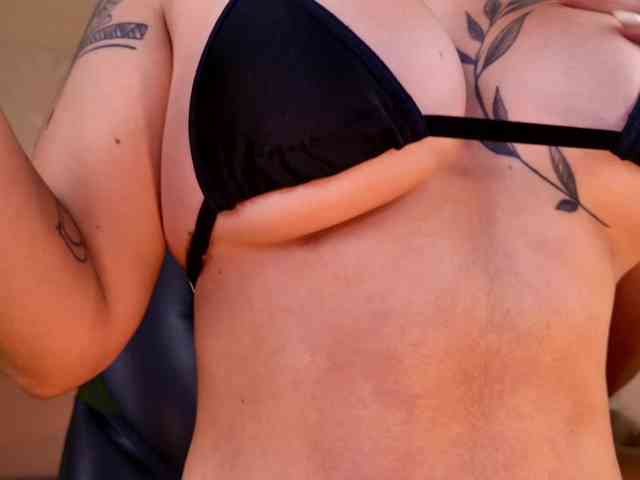 LisaMonroe webcam