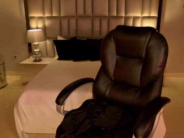 LisaMonroe LisaMonroe