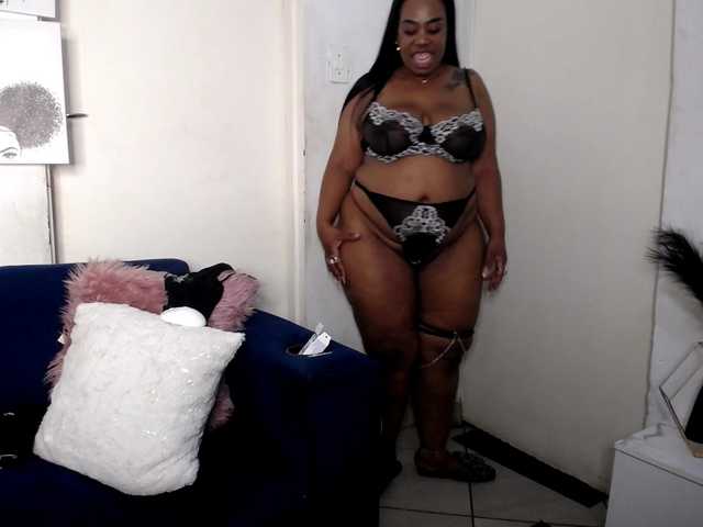 crystalbee's BongaCams show and profile