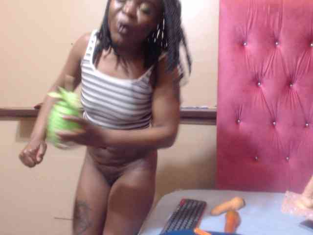 MissWanga23 Live Webcam on BongaCams