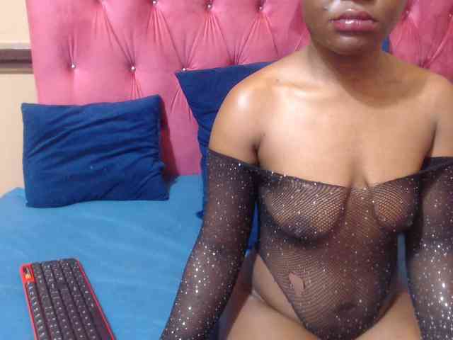 Yummy--Freak webcam