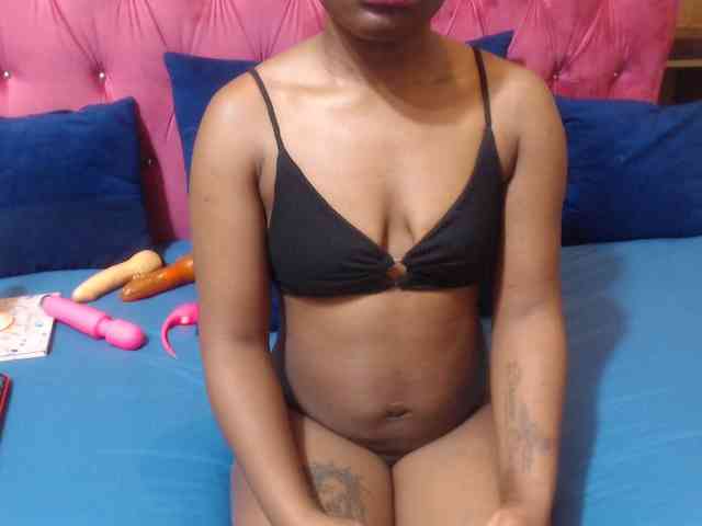 Yummy--Freak webcam