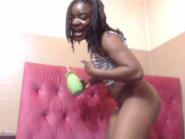 Yummy--Freak webcam