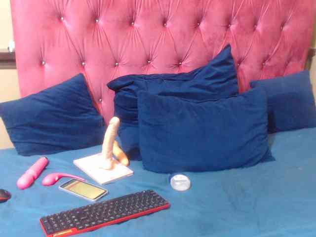 Yummy--Freak webcam