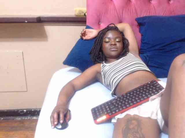 Yummy--Freak webcam