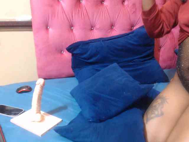 Yummy--Freak webcam
