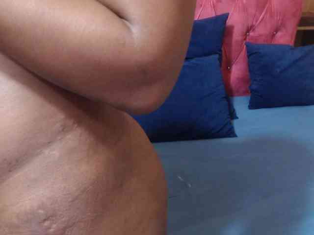 Yummy--Freak webcam