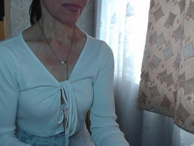 le modèle LadyL09 est en webcam porno dans un show sur le site bongacams, il possède les tags suivants: White/Caucasian,Brunette,Shaved