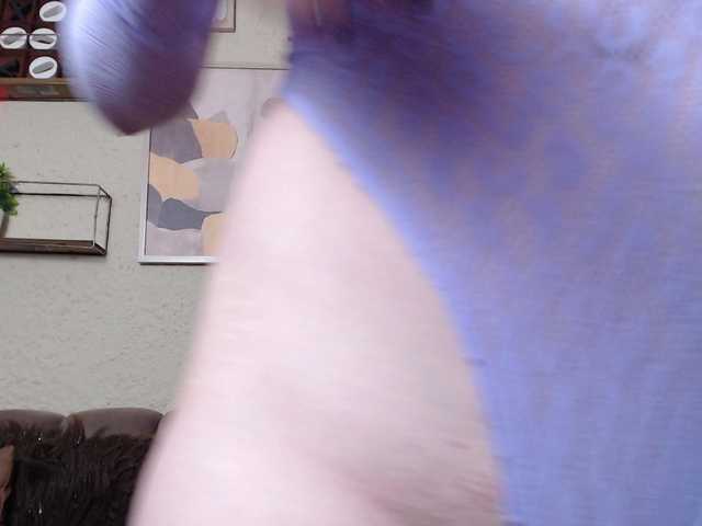PrettyAriel webcam