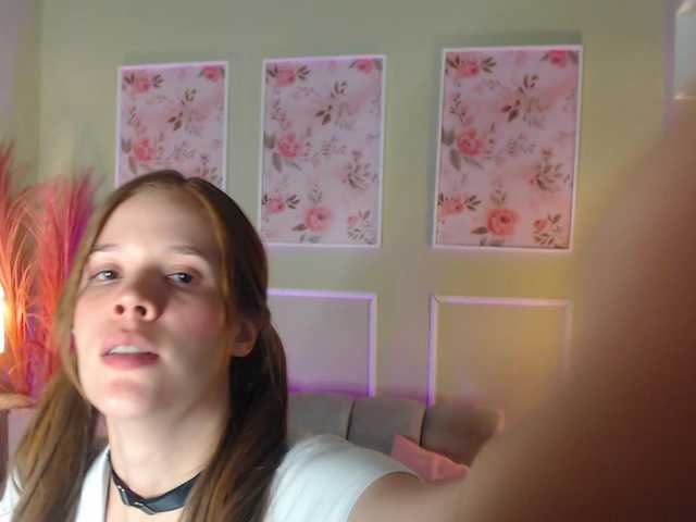  PrettyAriel chat room