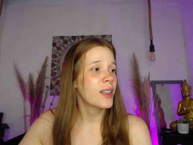 PrettyAriel webcam