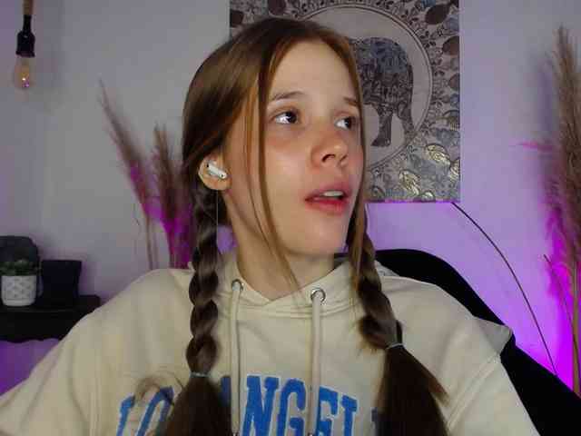PrettyAriel webcam