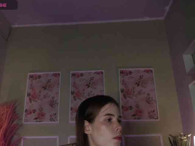 PrettyAriel webcam