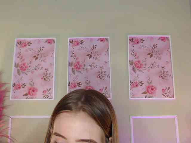 PrettyAriel webcam