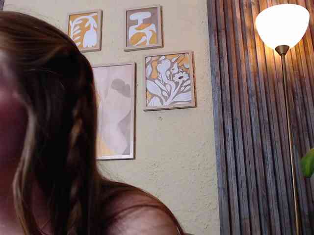 PrettyAriel webcam