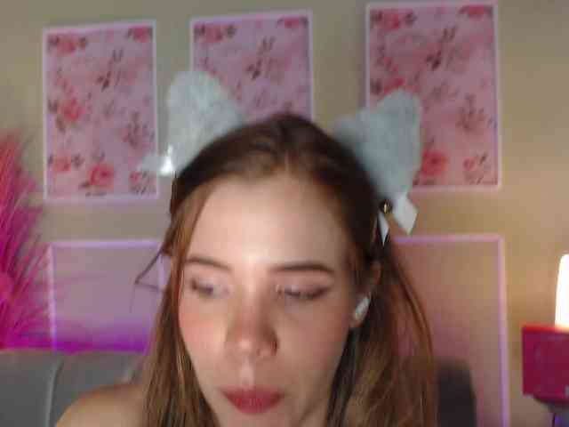 PrettyAriel webcam