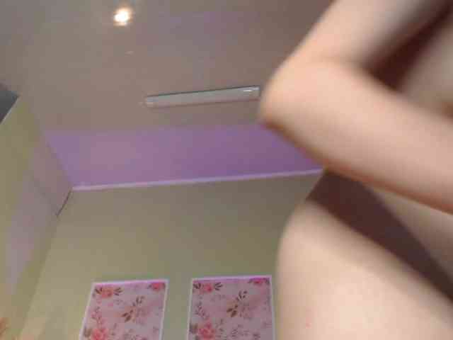 PrettyAriel webcam
