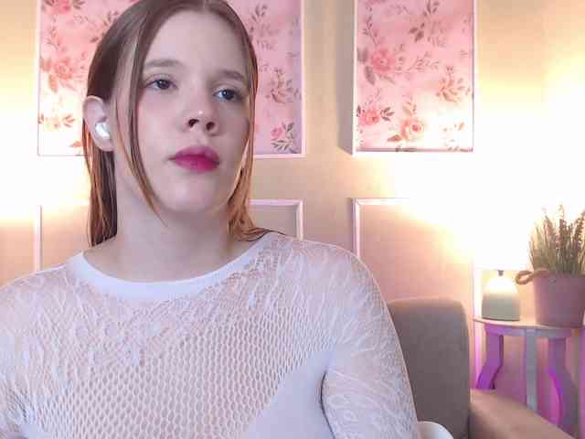 PrettyAriel webcam