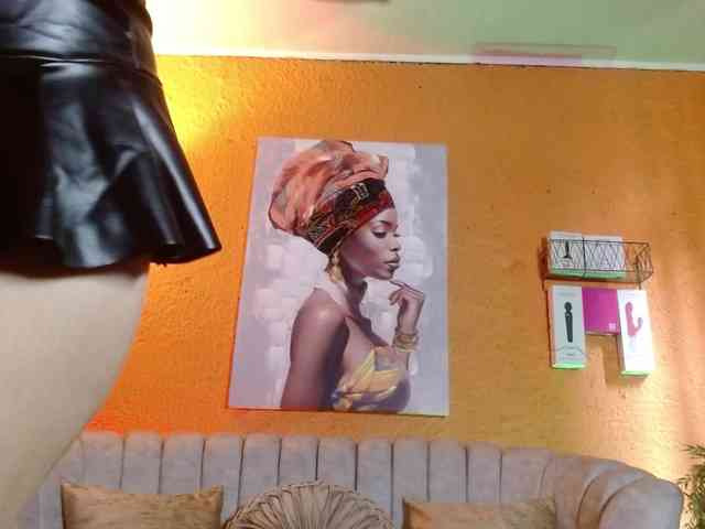 PrettyAriel webcam