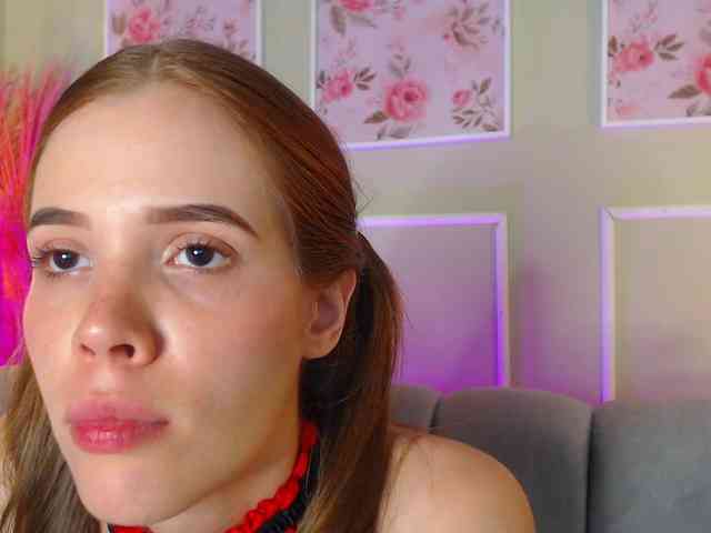 PrettyAriel webcam