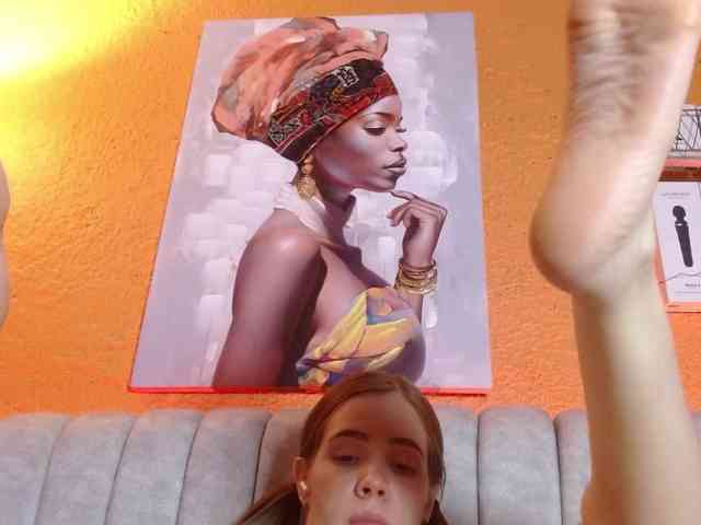 PrettyAriel webcam