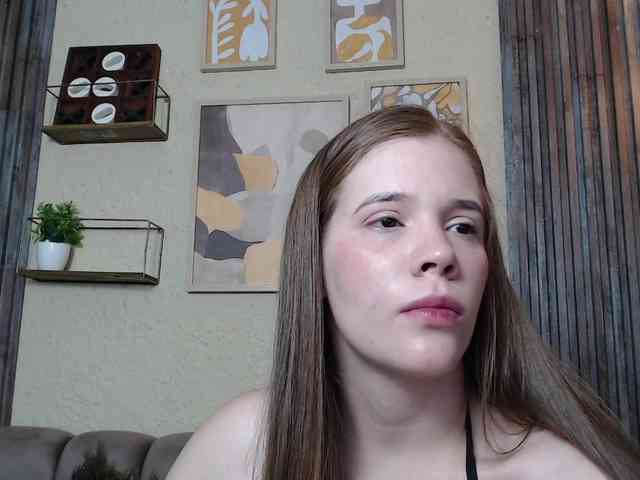 PrettyAriel webcam