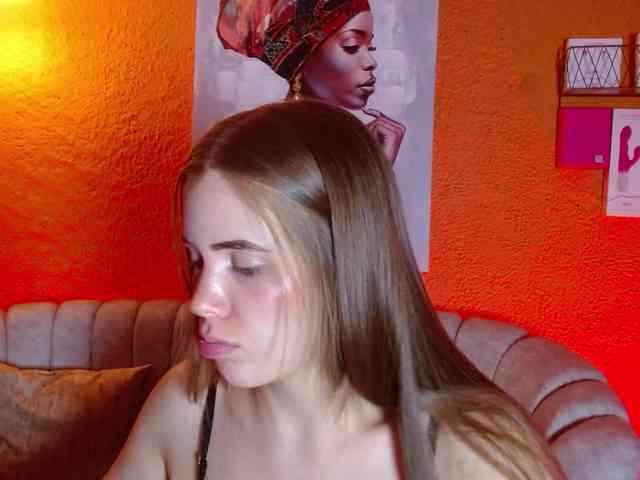 PrettyAriel webcam