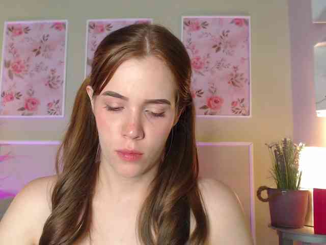 PrettyAriel webcam
