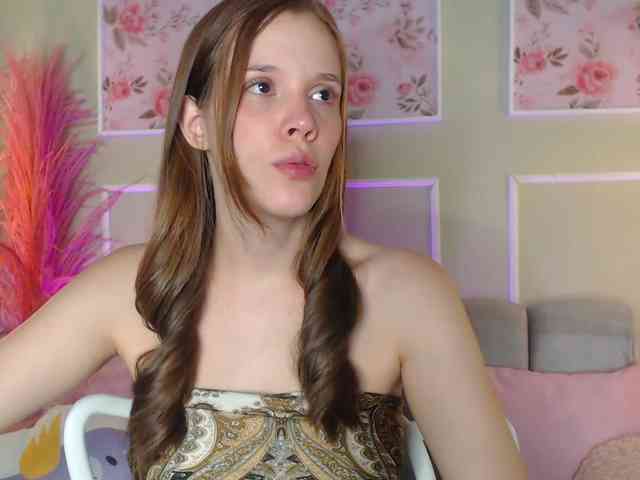 PrettyAriel webcam