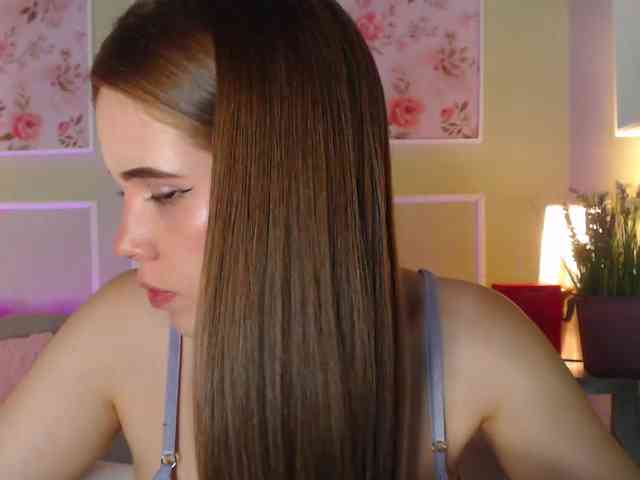 PrettyAriel webcam