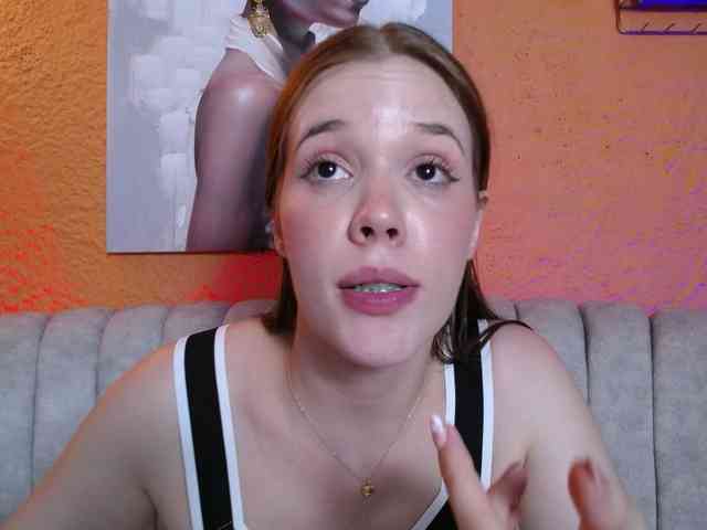 PrettyAriel webcam