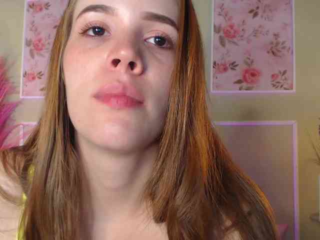 PrettyAriel webcam