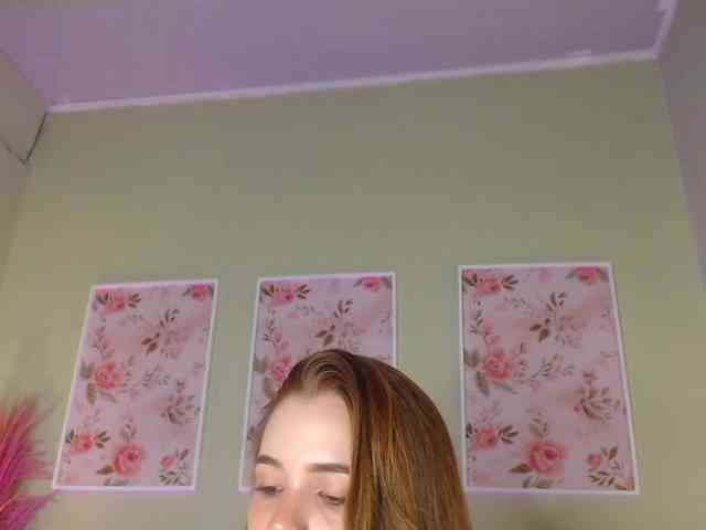 PrettyAriel webcam