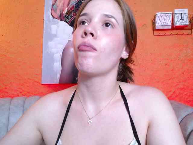 PrettyAriel webcam