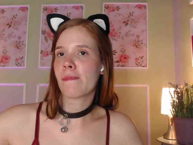 PrettyAriel webcam