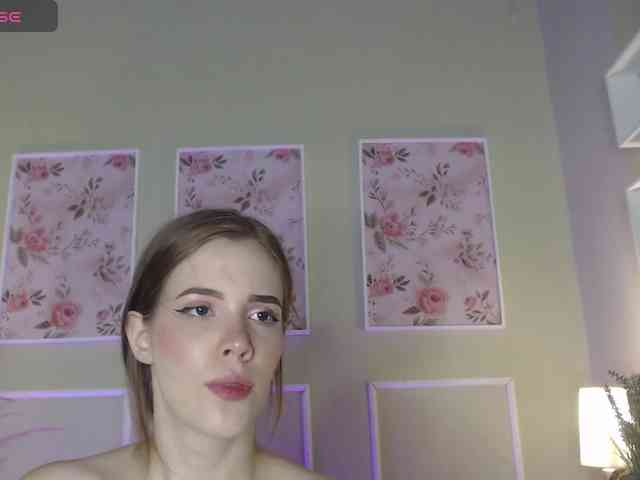PrettyAriel webcam
