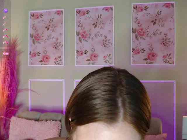 PrettyAriel webcam