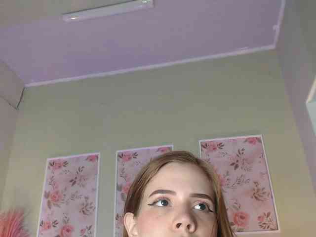PrettyAriel webcam