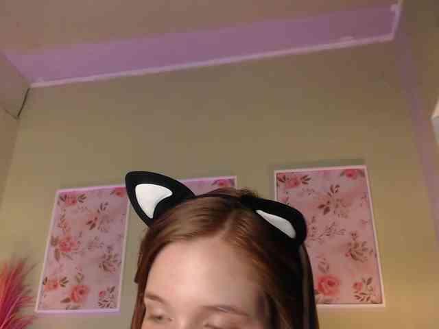 PrettyAriel webcam