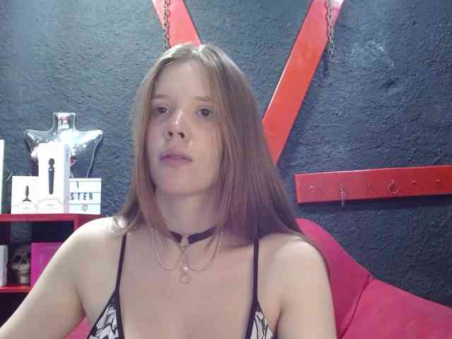 PrettyAriel webcam