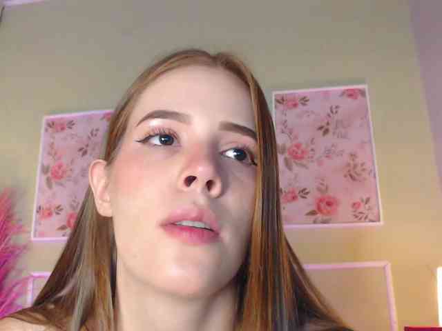 PrettyAriel webcam