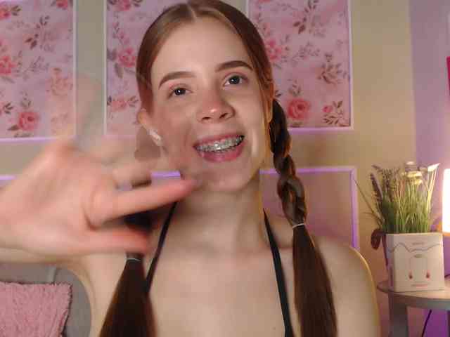 PrettyAriel webcam