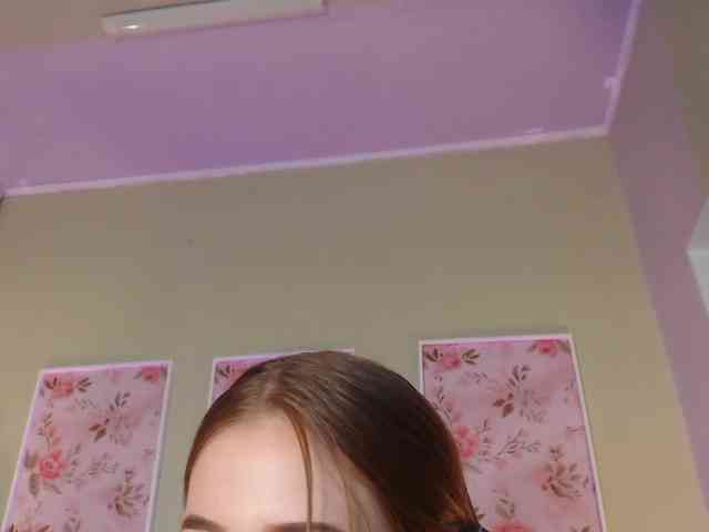 PrettyAriel webcam