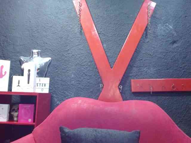 PrettyAriel webcam