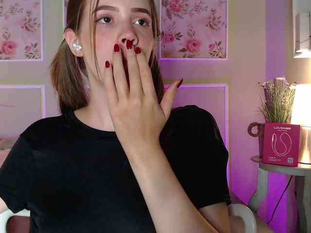 PrettyAriel webcam
