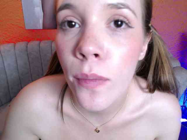PrettyAriel webcam
