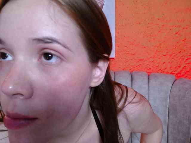 PrettyAriel webcam