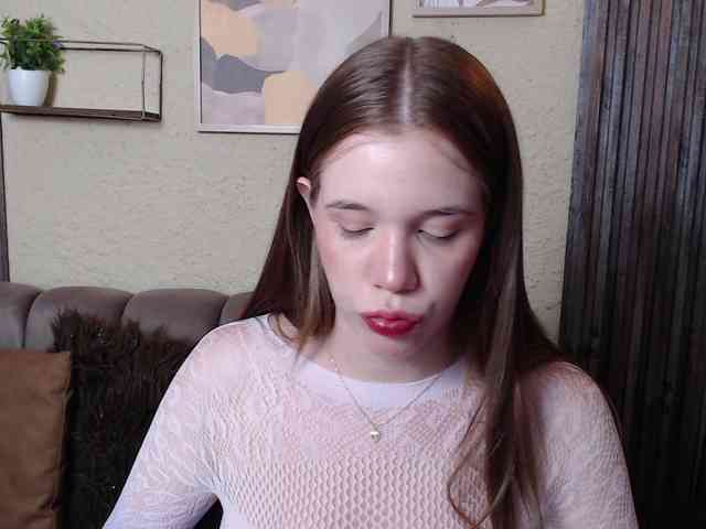 PrettyAriel webcam